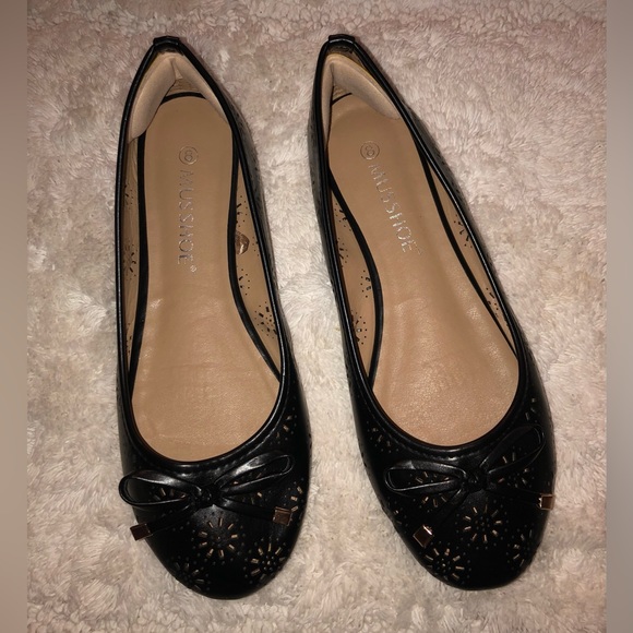 Musshoe Shoes - Musshoe Ballet flat size 8 shoe preowned looks very good condition shiny black